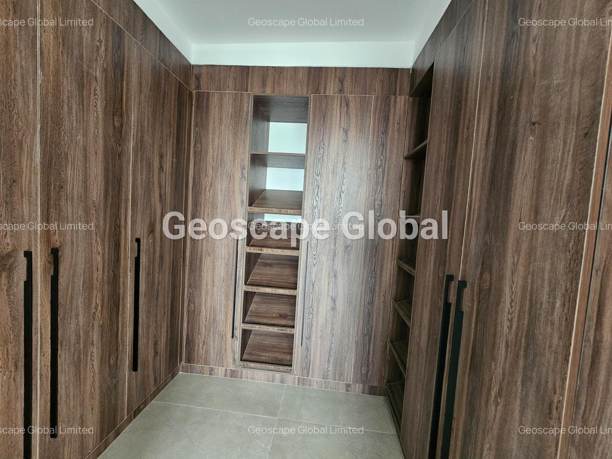 3 Bed Apartment with En Suite in Riverside - 17
