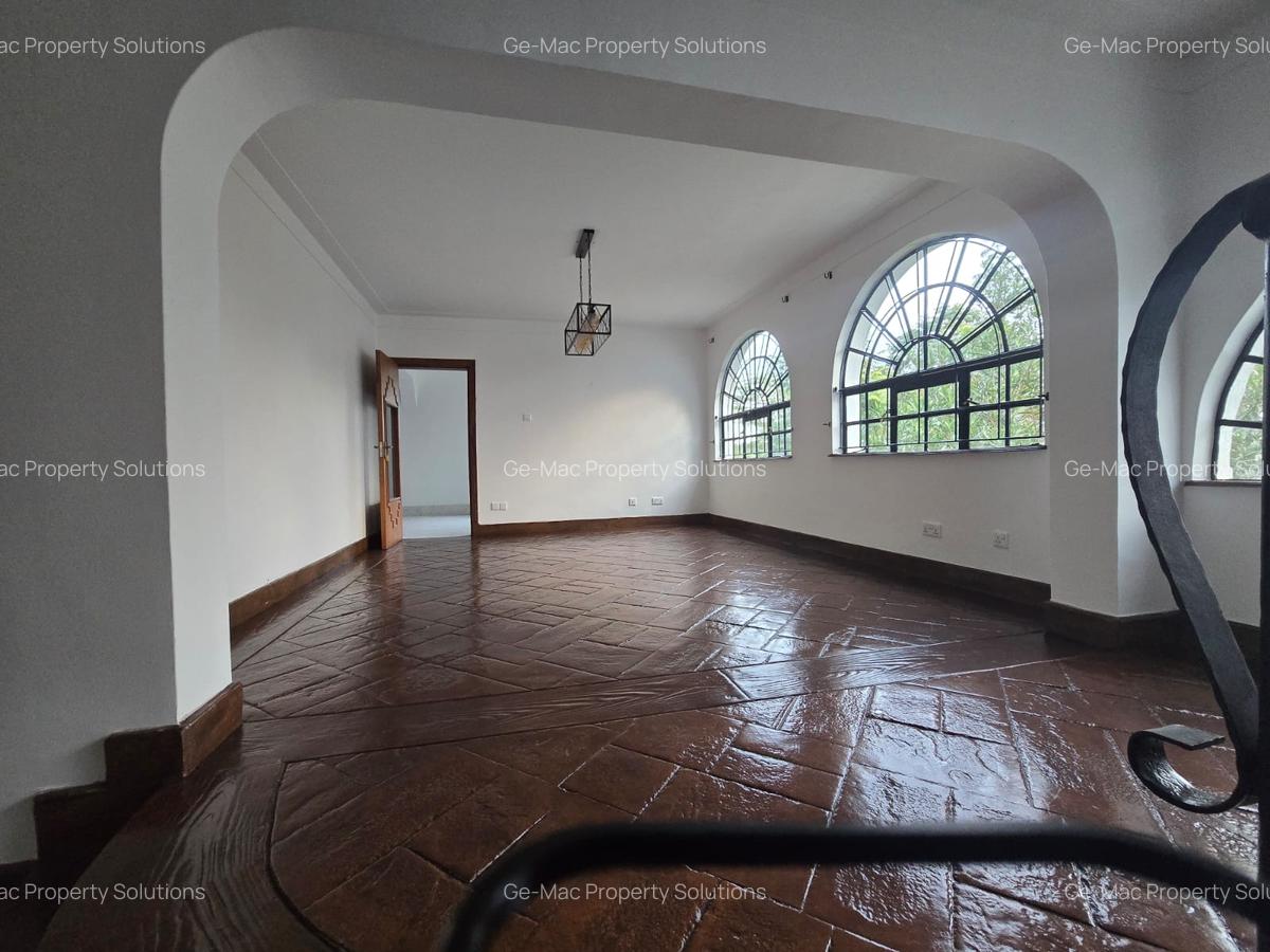 5 Bed House with En Suite in Nyari - 19
