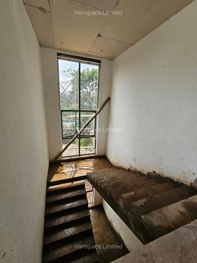 5 Bed Villa with En Suite in Lavington - 15