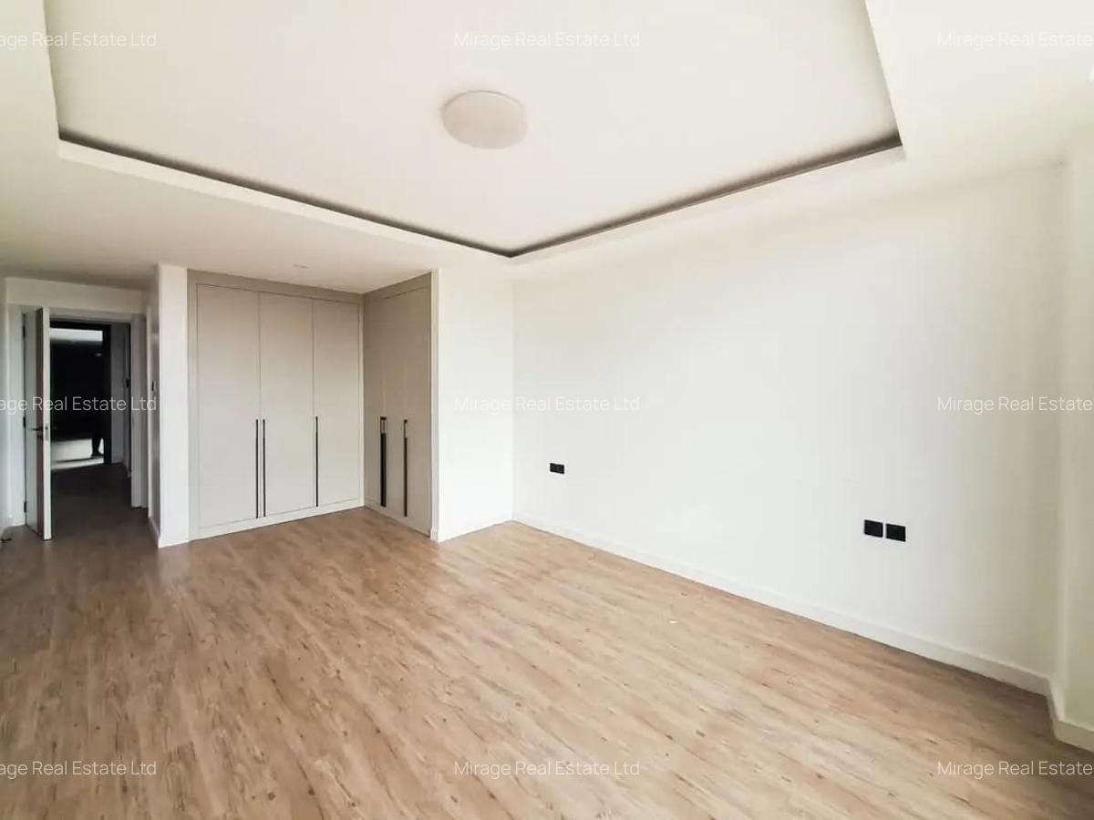 3 Bed Apartment with Swimming Pool in Brookside - 8