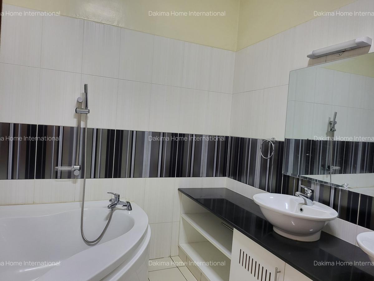 4 Bed Apartment with En Suite in General Mathenge - 19