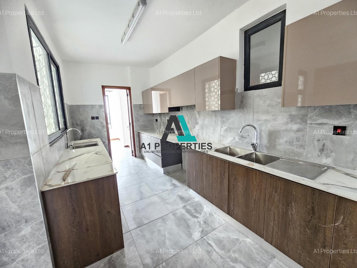 4 Bed Apartment with En Suite in Riverside - 8