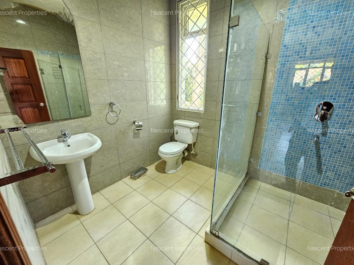 5 Bed House with En Suite in Rosslyn - 6