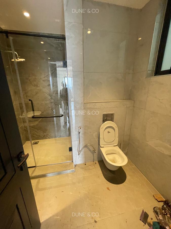3 Bed Apartment with En Suite in Riverside - 17