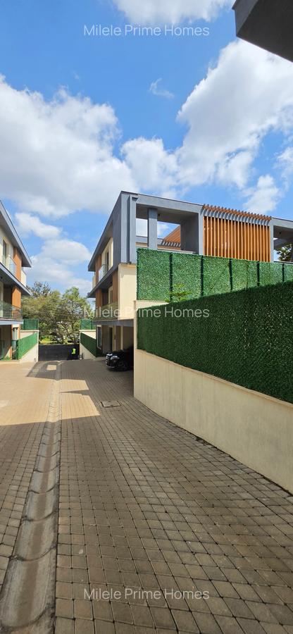 5 Bed Villa with En Suite in Lavington - 12