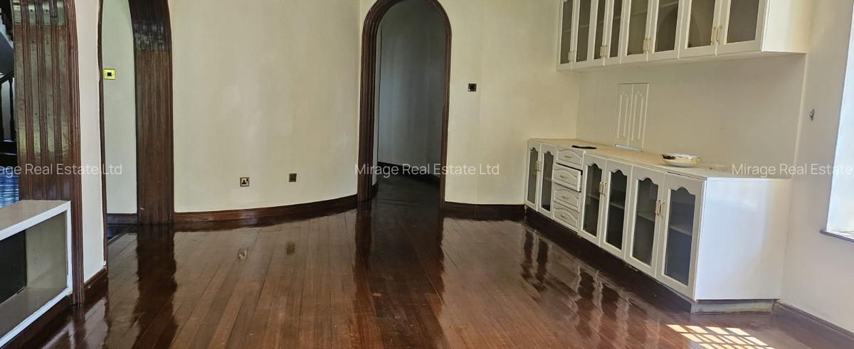 5 Bed House with En Suite in Runda - 17