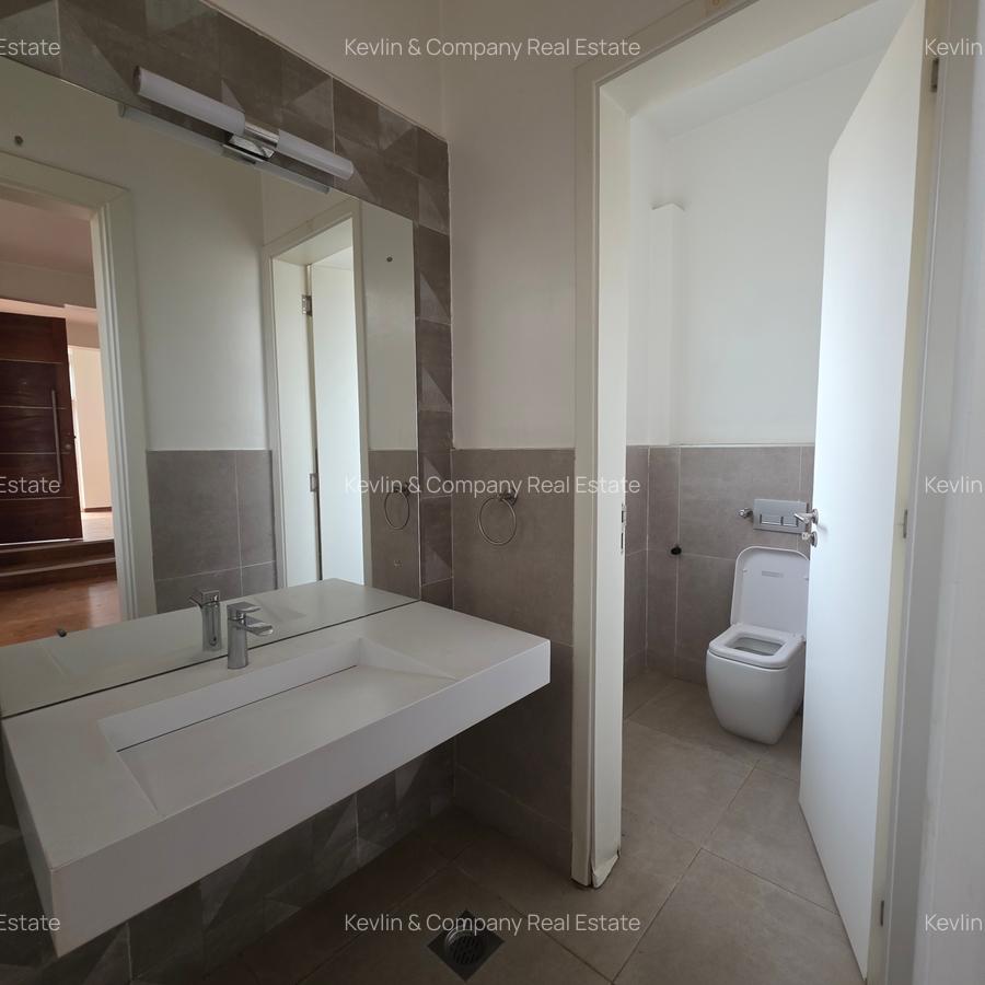 4 Bed Townhouse with En Suite in Lavington - 9