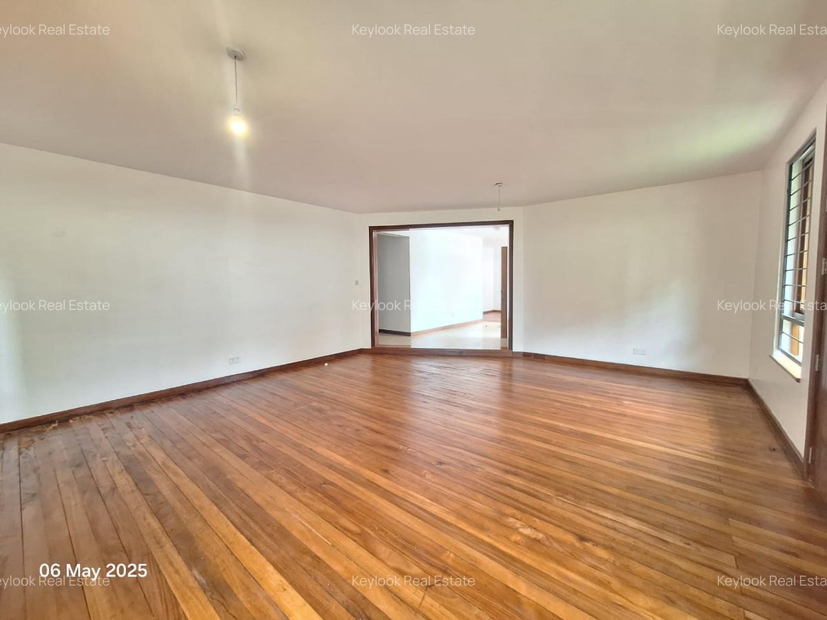 5 Bed Townhouse with En Suite at Lavington - 2