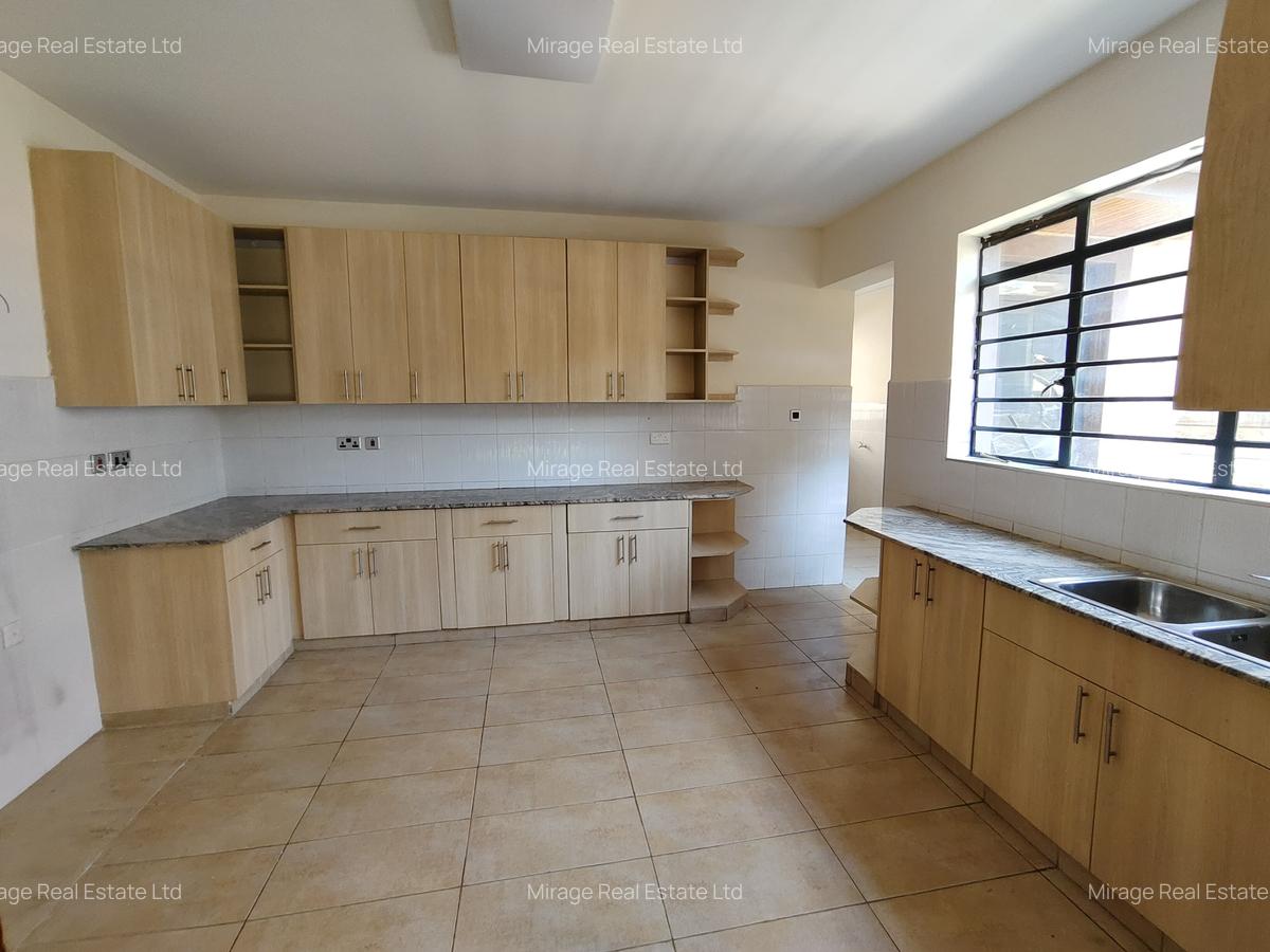 5 Bed Villa with En Suite in Lavington - 6
