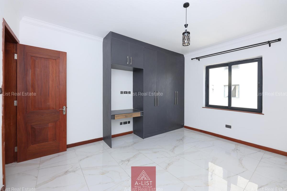 3 Bed Apartment with En Suite at Nyando Road - 5