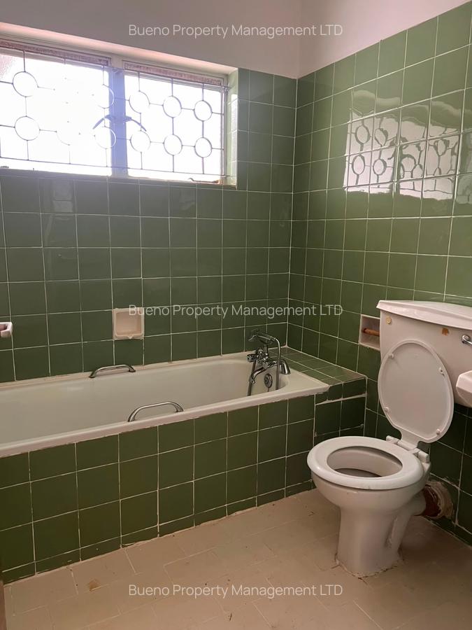4 Bed Townhouse with Garden in Lavington - 9