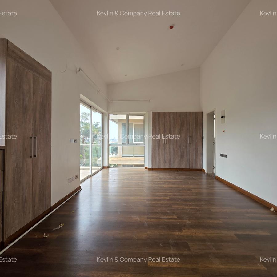 4 Bed Townhouse with En Suite in Lavington - 17