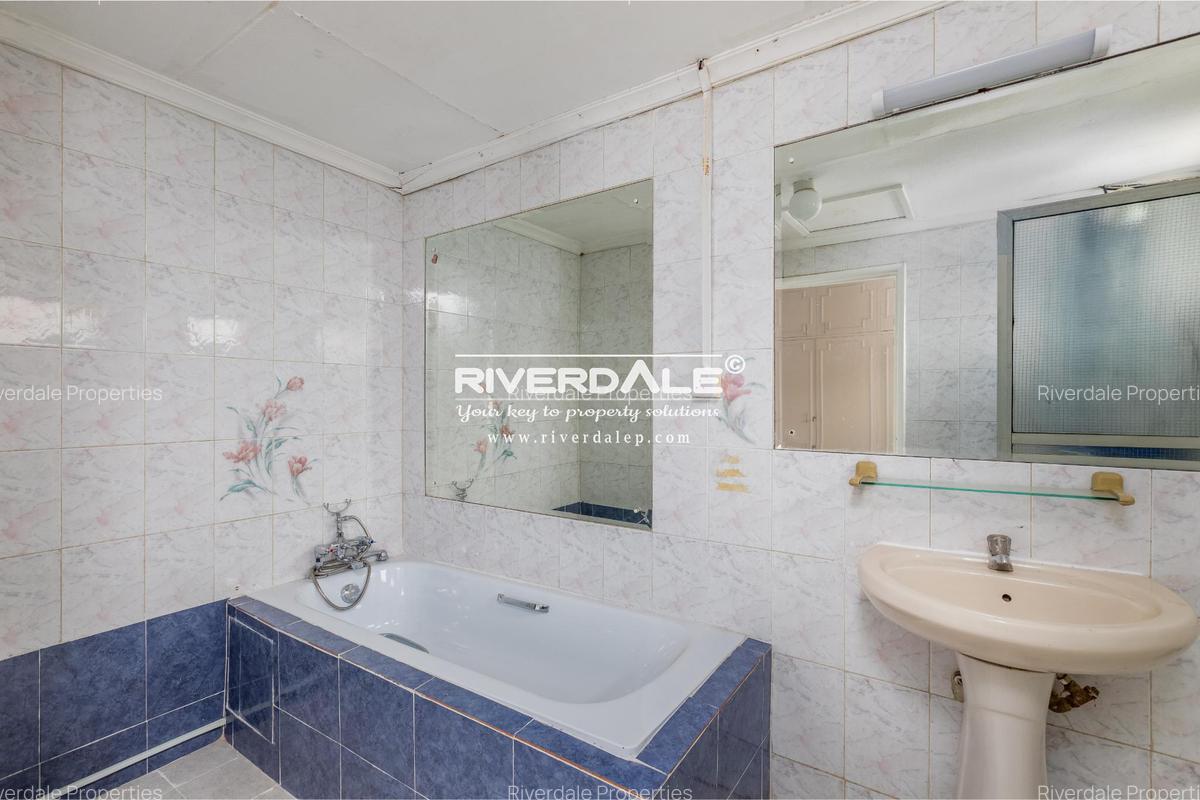 3 Bed Townhouse with En Suite in Parklands - 10
