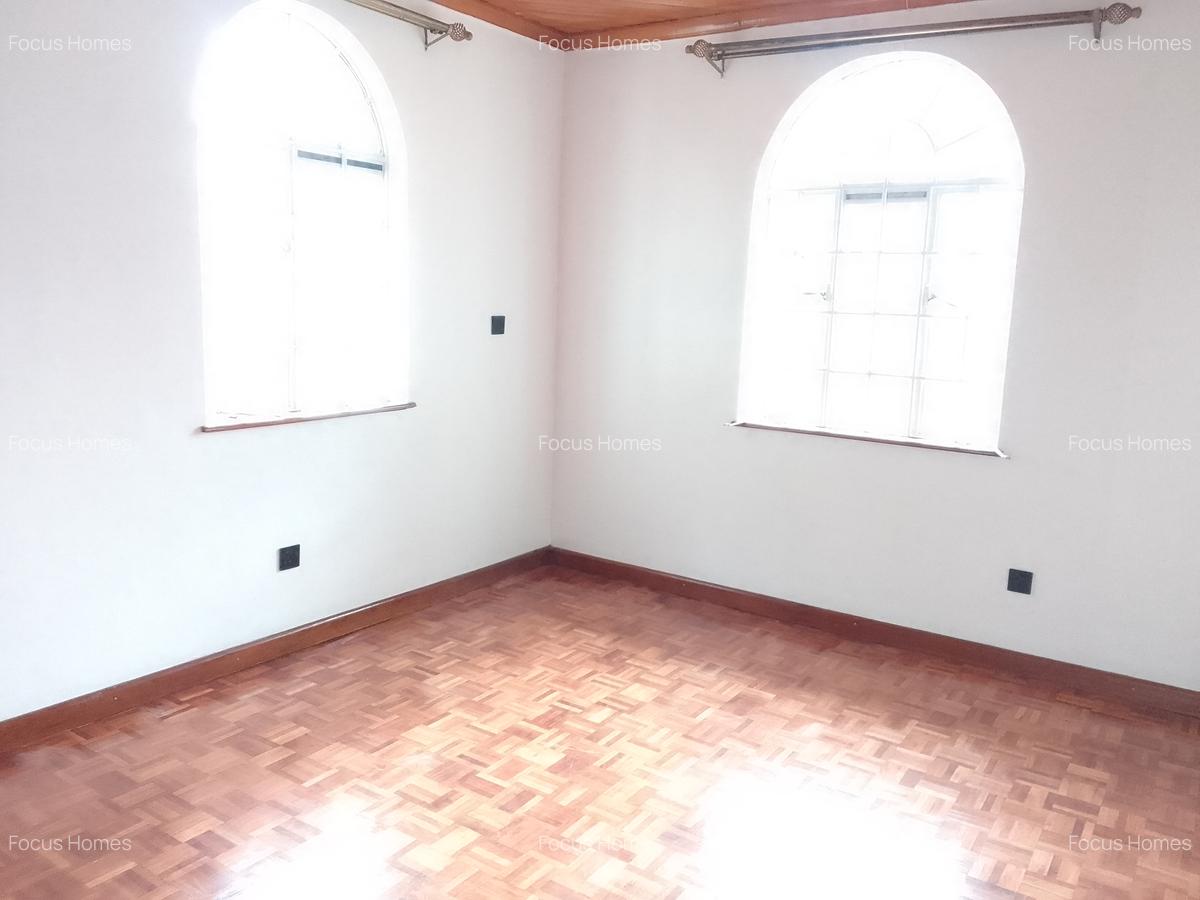 4 Bed Townhouse with En Suite in Lavington - 11