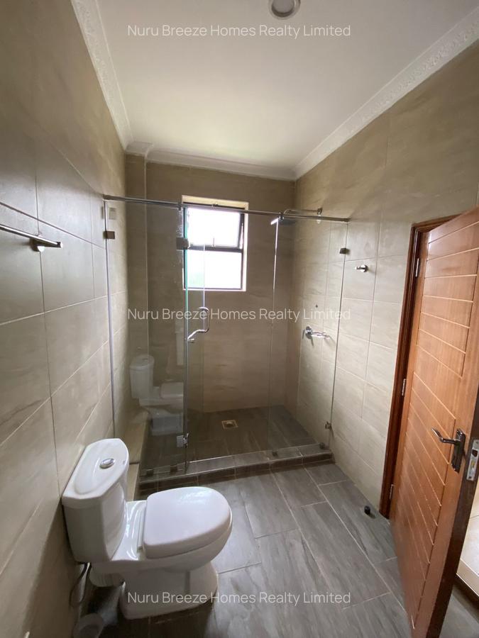 4 Bed Townhouse with En Suite in Ridgeways - 11