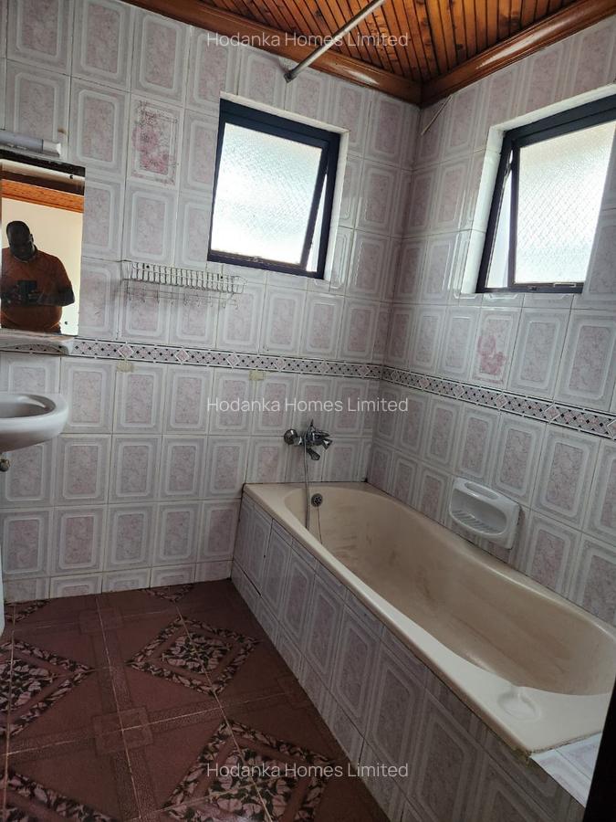 4 Bed Villa with En Suite in Lavington - 12