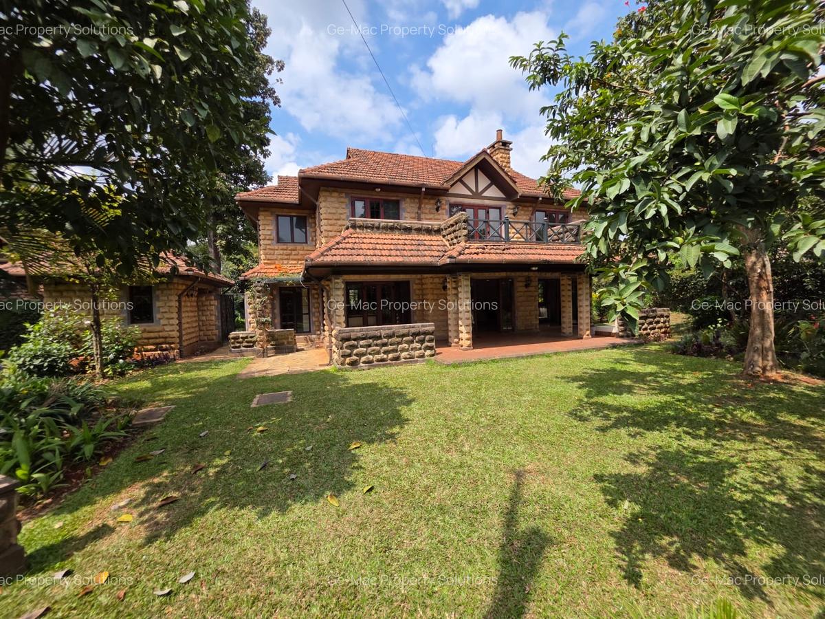 4 Bed House with En Suite in Ridgeways - 1