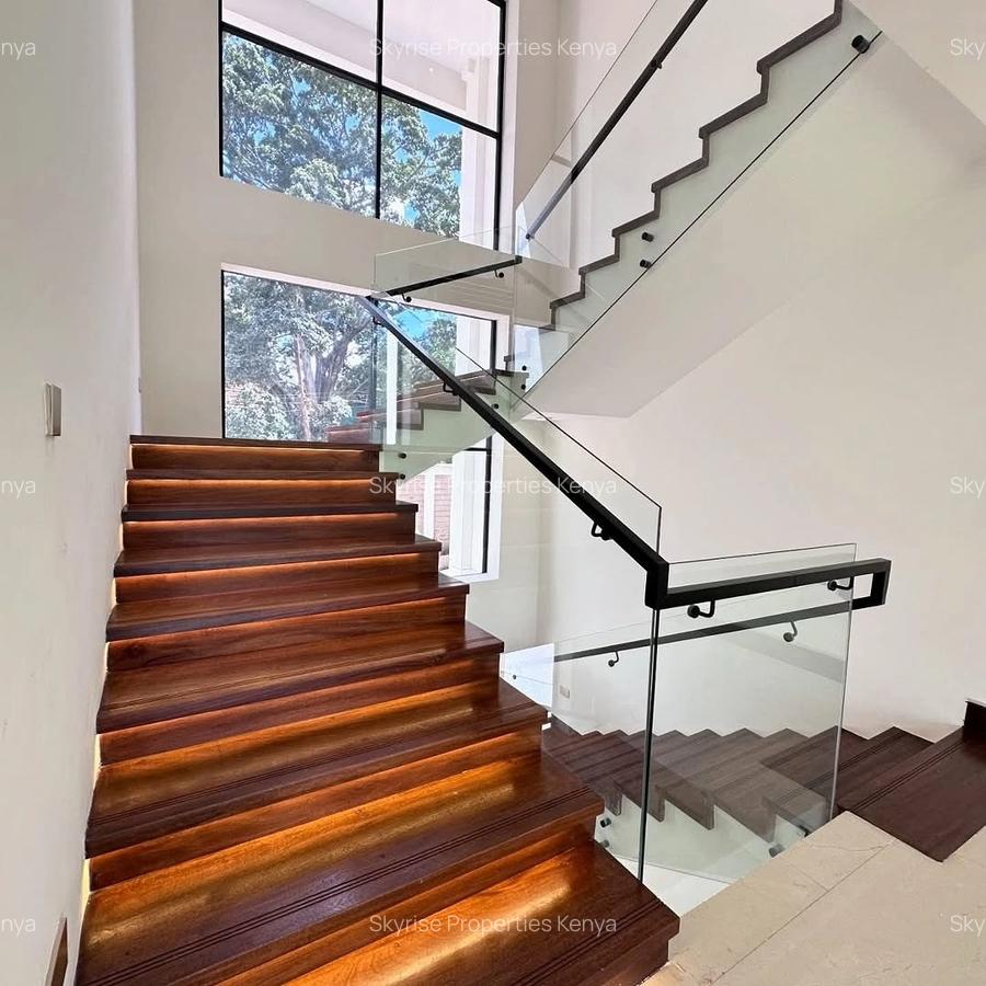 5 Bed Townhouse with En Suite in Kitisuru - 1