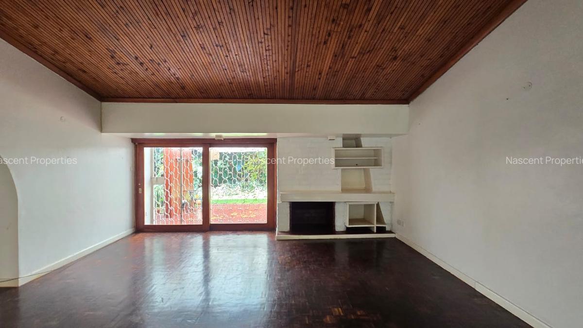 4 Bed House with En Suite in Rosslyn - 16