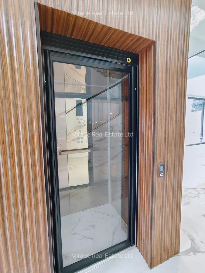6 Bed Villa with En Suite in Lavington - 16