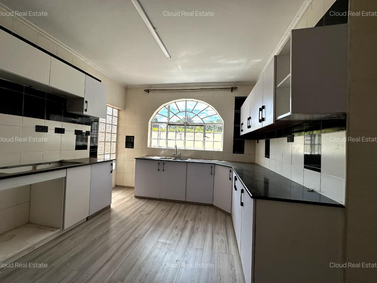 5 Bed Townhouse with En Suite in Lavington - 1