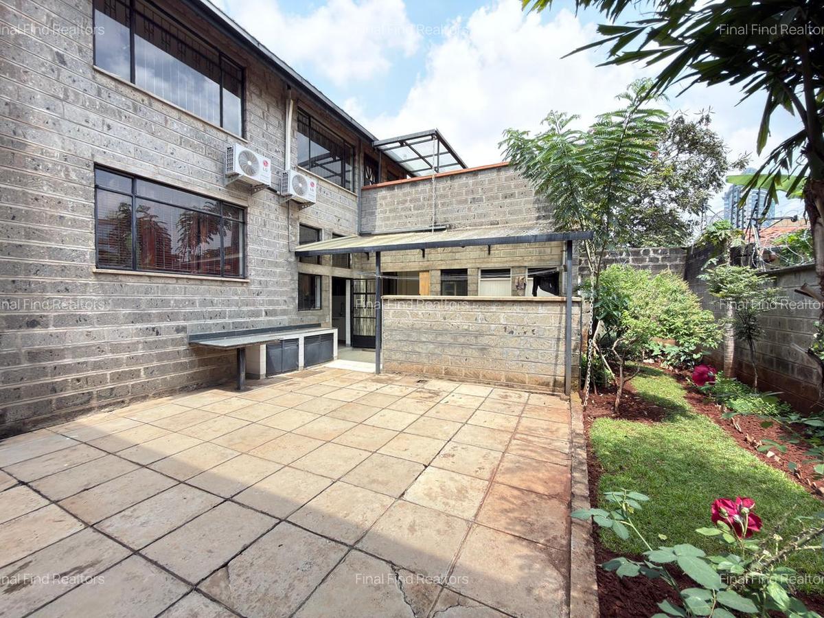 5 Bed Townhouse with En Suite in Brookside - 2
