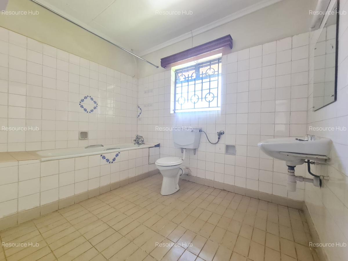 5 Bed House with En Suite at Nyari - 17