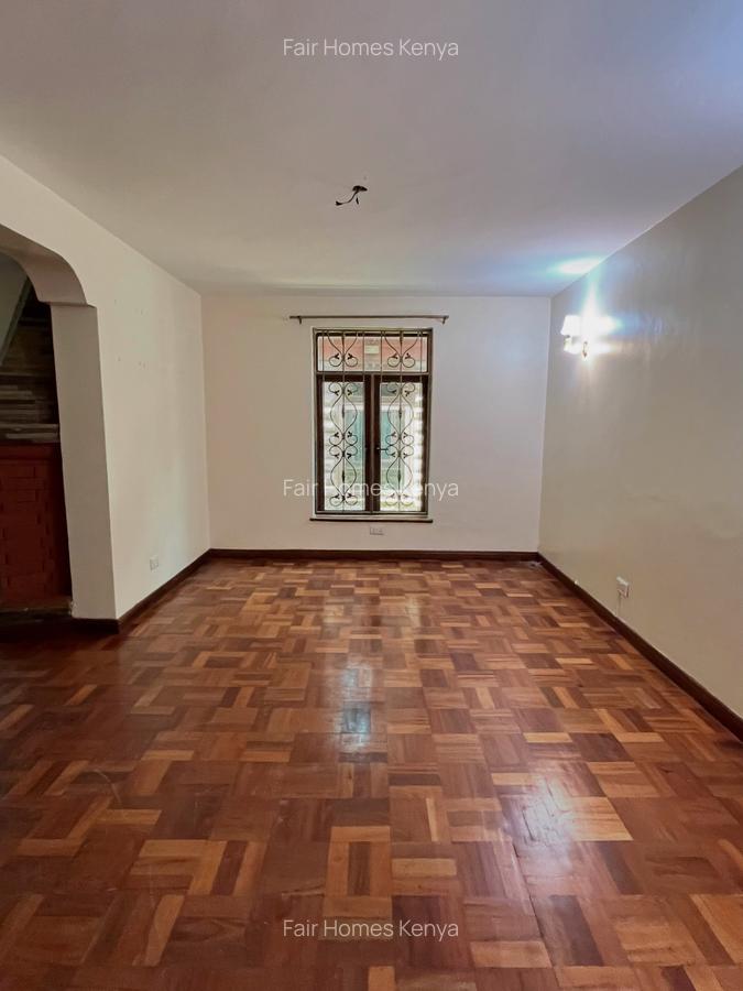 5 Bed Townhouse with En Suite at Othaya Road - 2