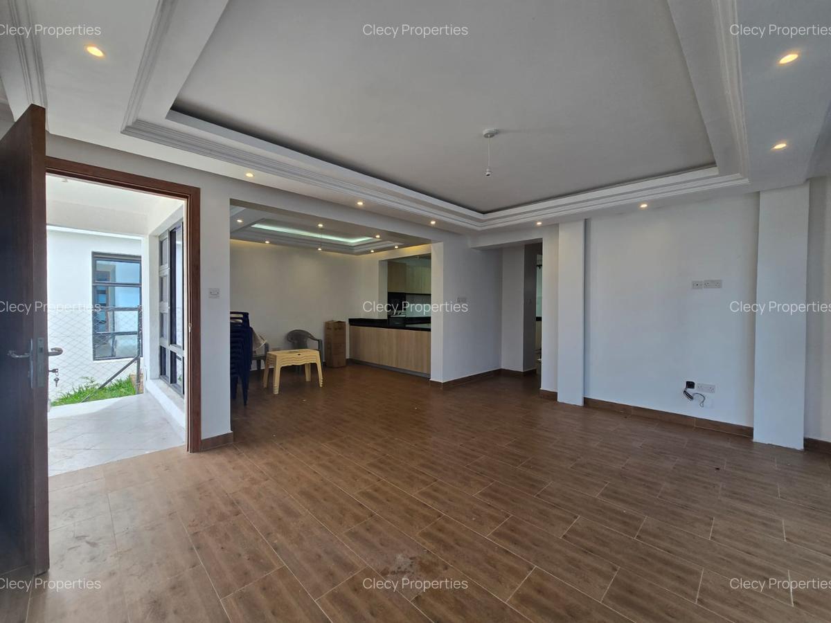 4 Bed House with En Suite at Bypass - 6