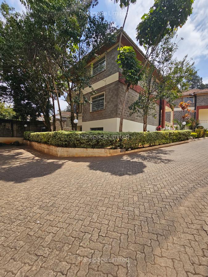 5 Bed Villa with En Suite in Lavington - 2