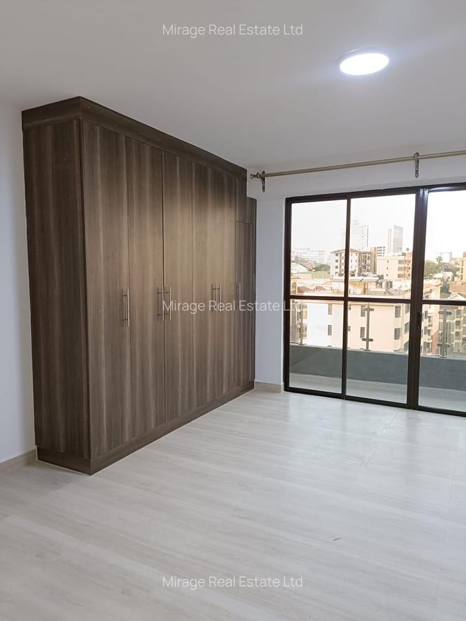 4 Bed Apartment with En Suite in Parklands - 13