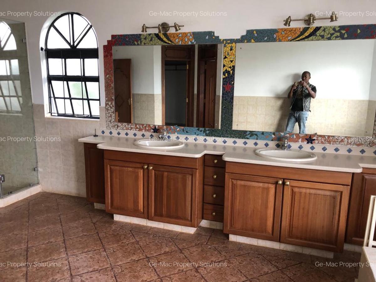 5 Bed House with En Suite in Nyari - 2