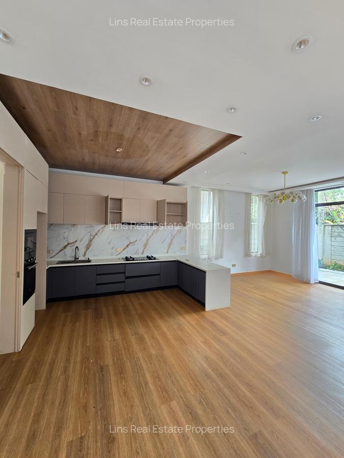 5 Bed Townhouse with En Suite in Lavington - 2