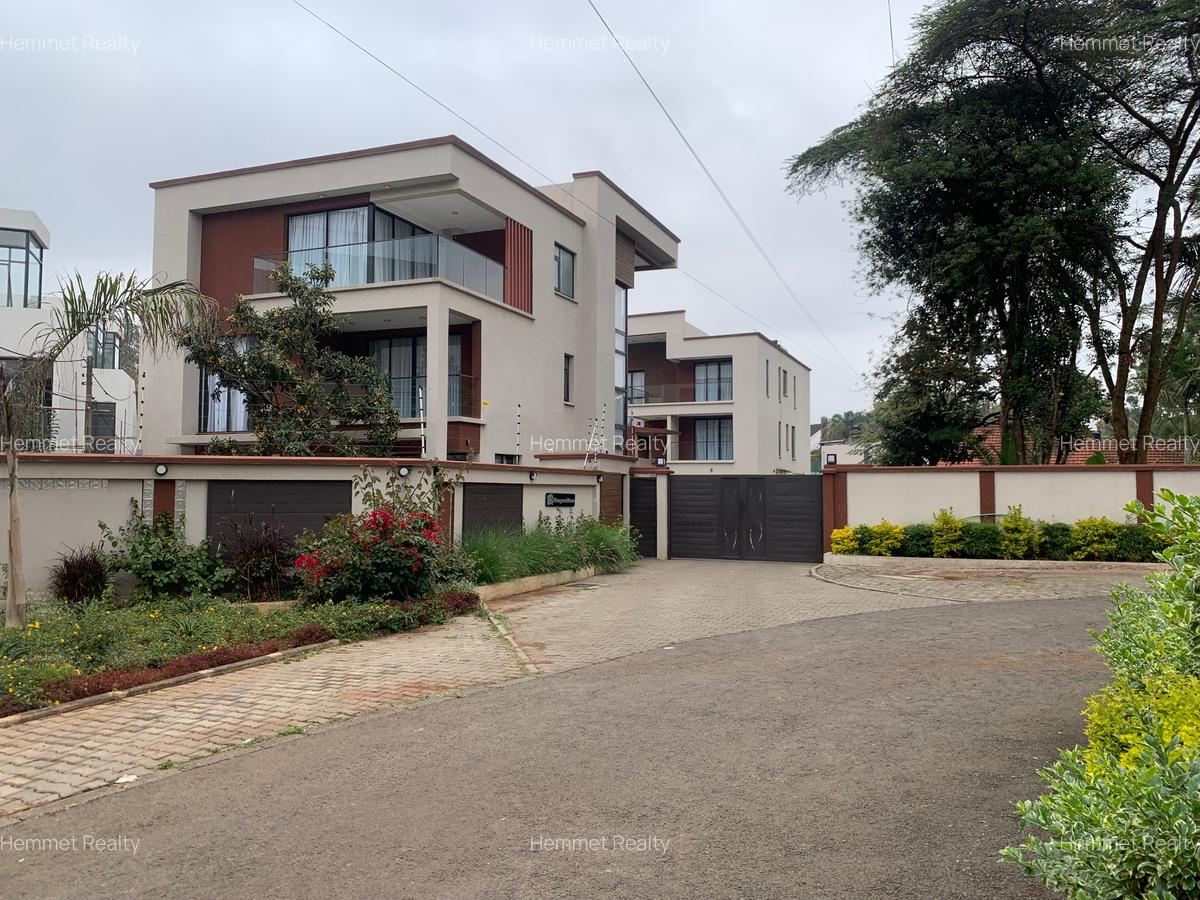 5 Bed Townhouse with En Suite in Lavington - 1