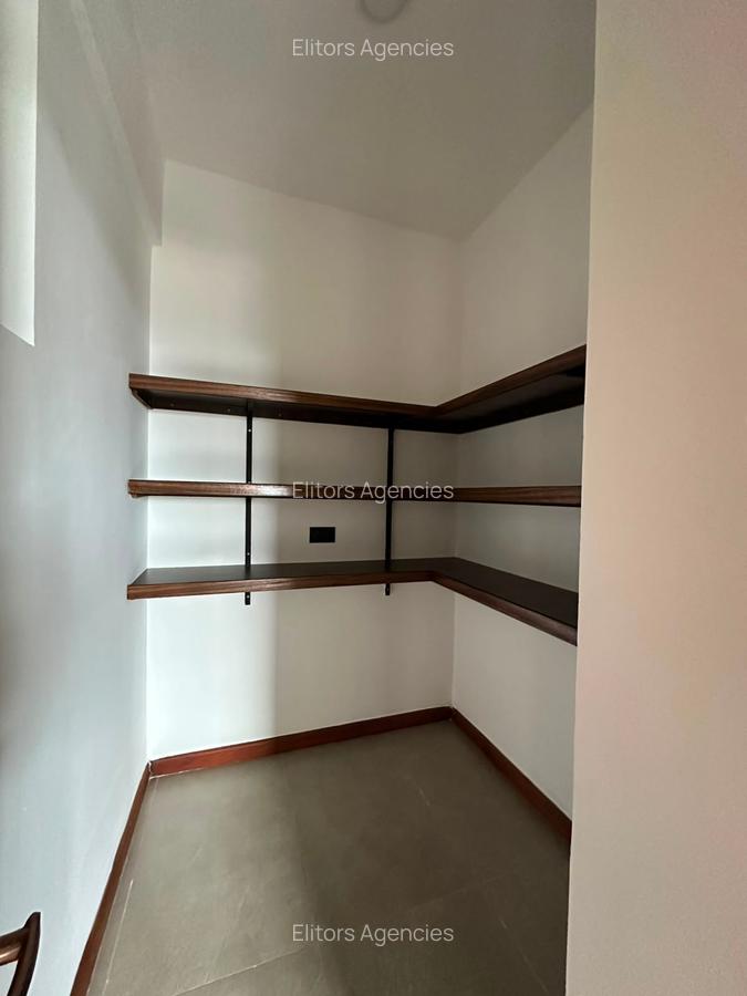 4 Bed Apartment with En Suite at Riverside Drive - 8