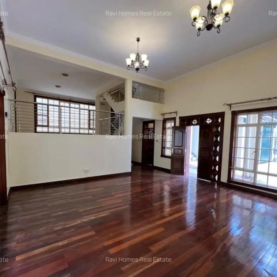 5 Bed Townhouse with En Suite in Kyuna - 11