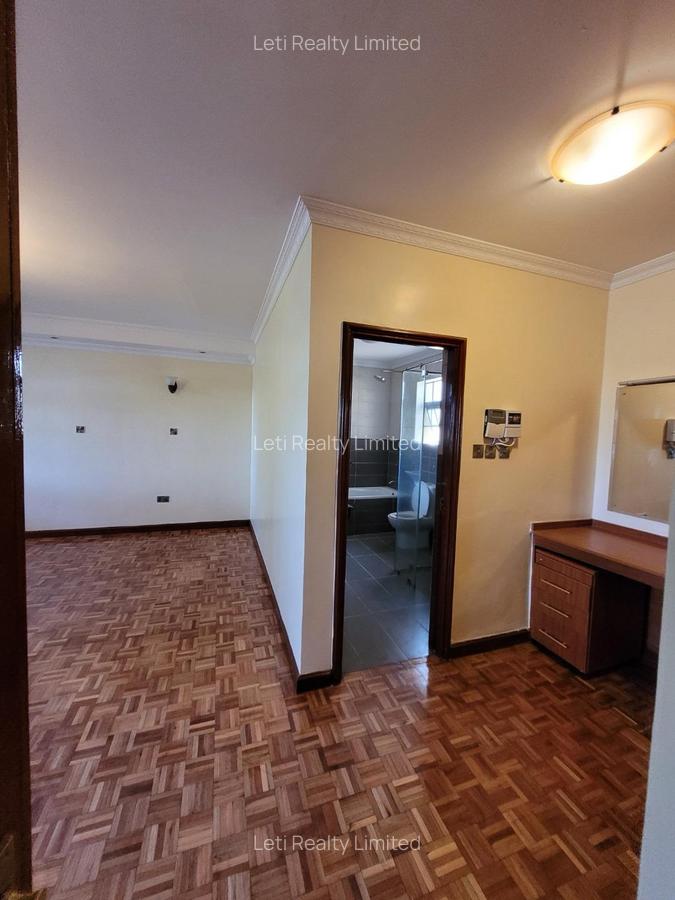 4 Bed Townhouse with En Suite in Lavington - 16