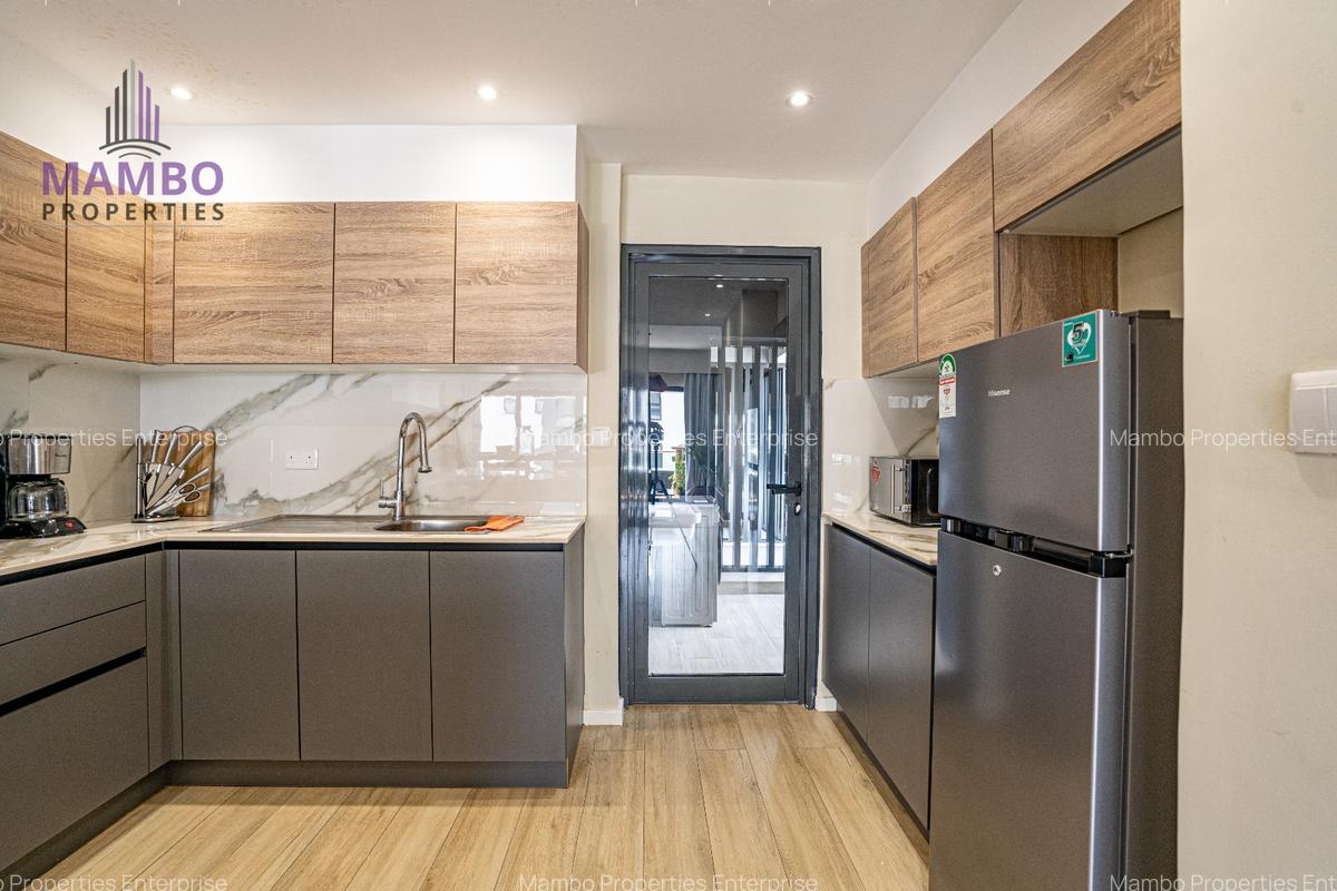 Serviced 2 Bed Apartment with En Suite at Riverside Dr - 11