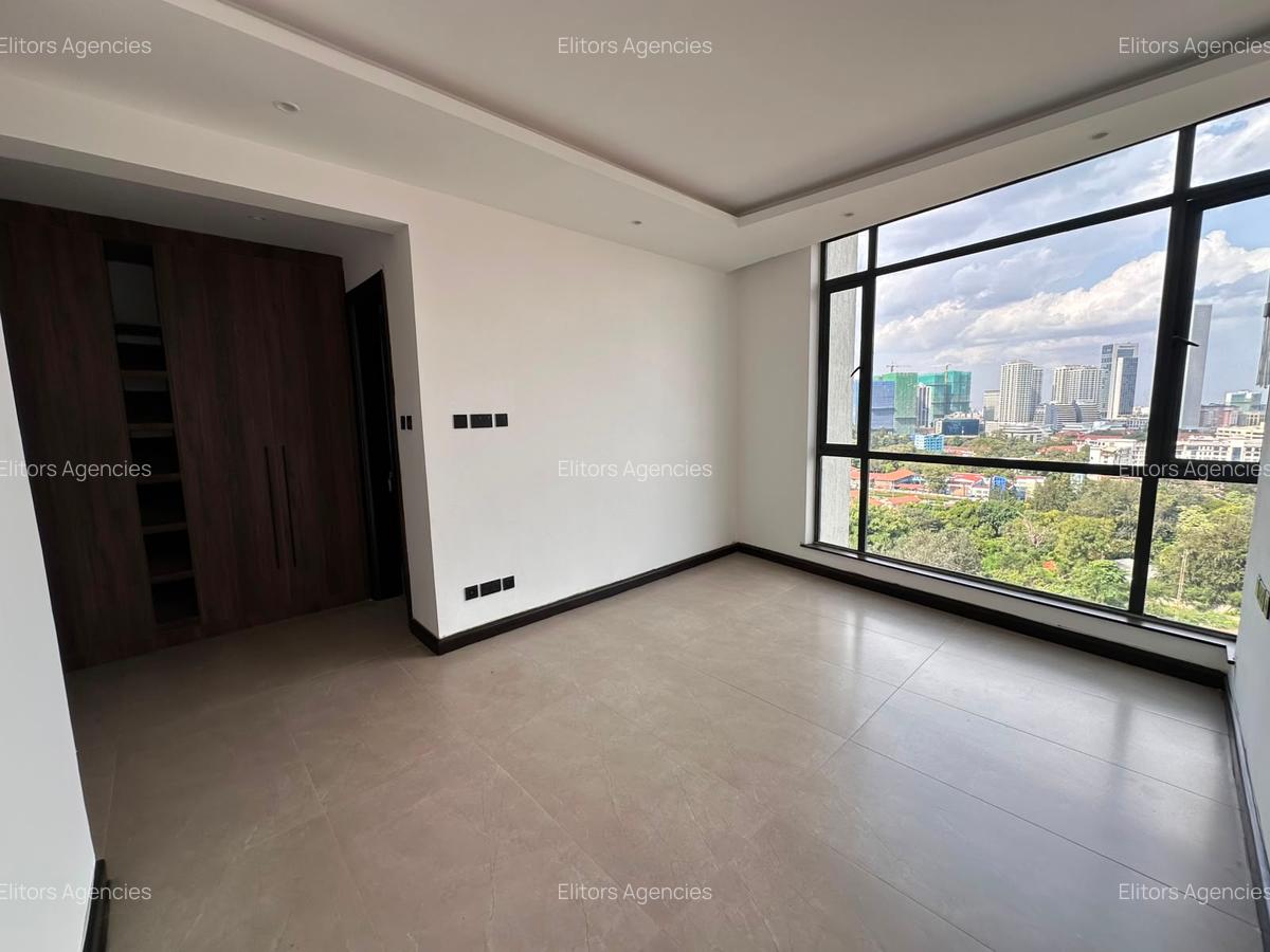 3 Bed Apartment with En Suite at Riverside Drive - 11