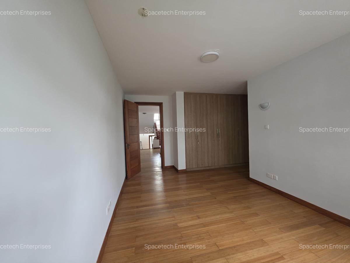 5 Bed Townhouse with En Suite in Spring Valley - 11