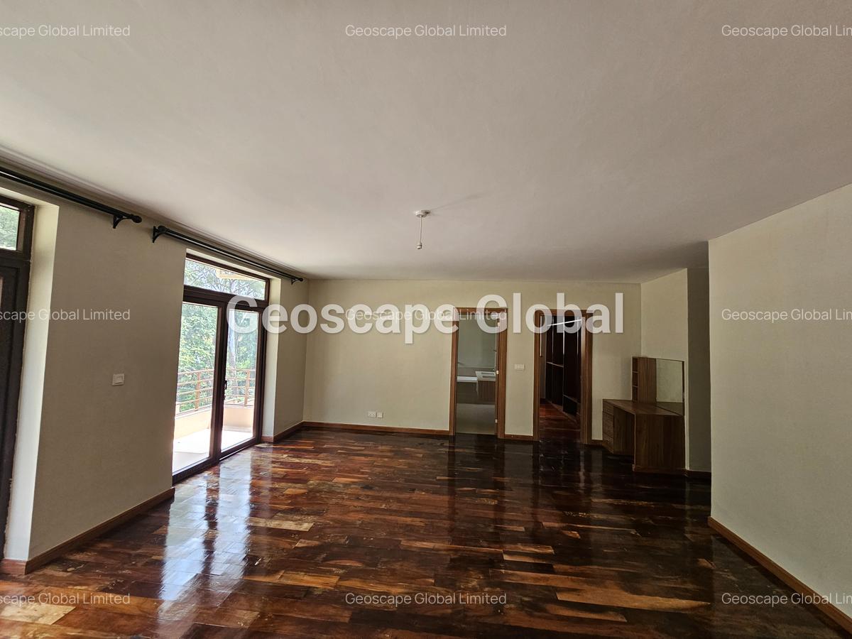 5 Bed House with En Suite in Lavington - 7