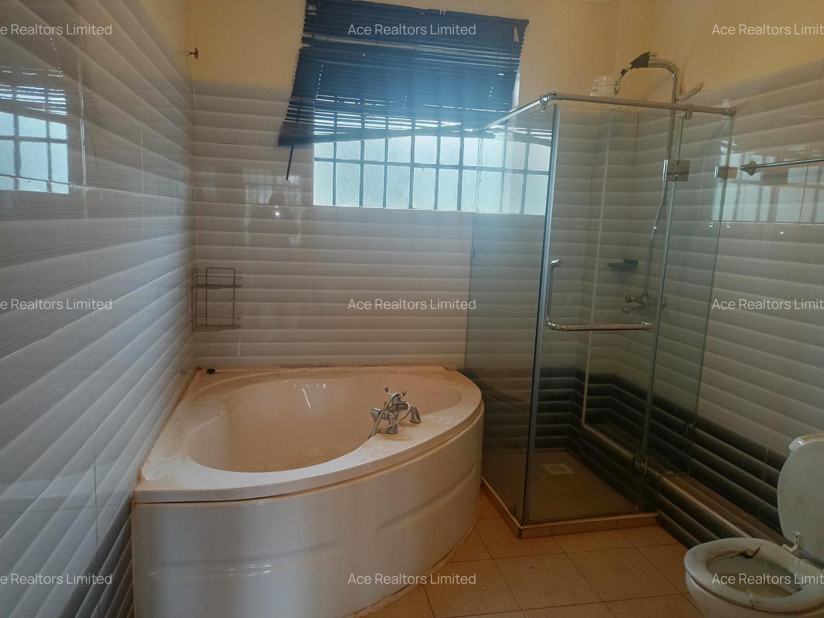 4 Bed Townhouse with En Suite at Kirawa Road - 17