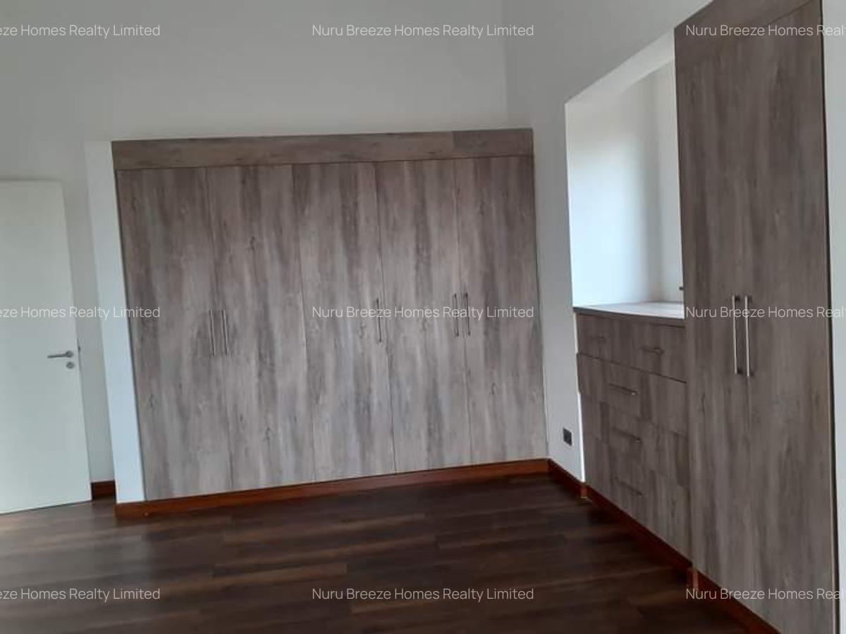 4 Bed Townhouse with En Suite in Lavington - 10