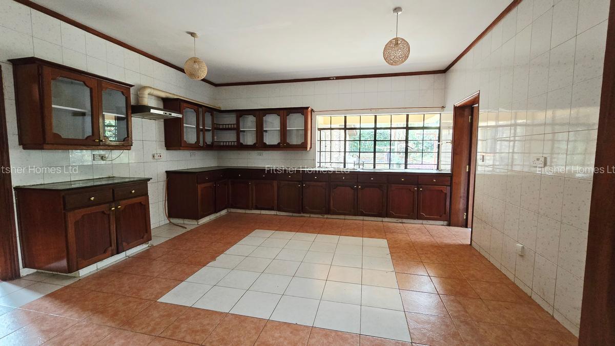 5 Bed House with En Suite in Runda - 5
