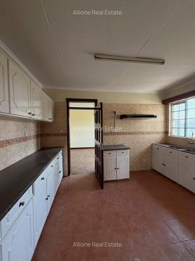 4 Bed Apartment with Parking at Off - Dennis Pritt Road - 3