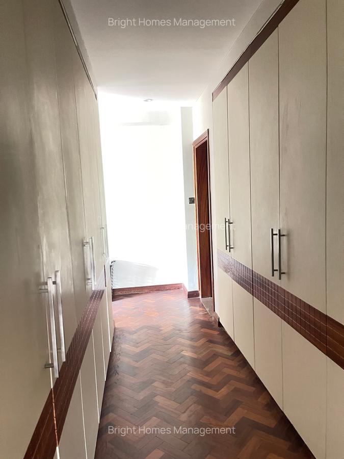 4 Bed Apartment with Swimming Pool in Riverside - 13