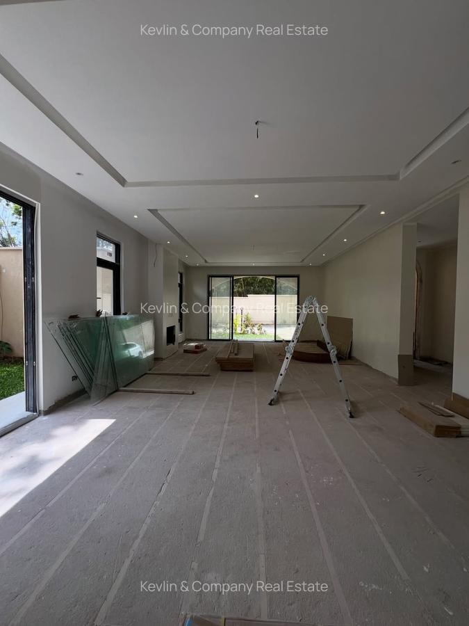 5 Bed Townhouse with En Suite in Lavington - 3
