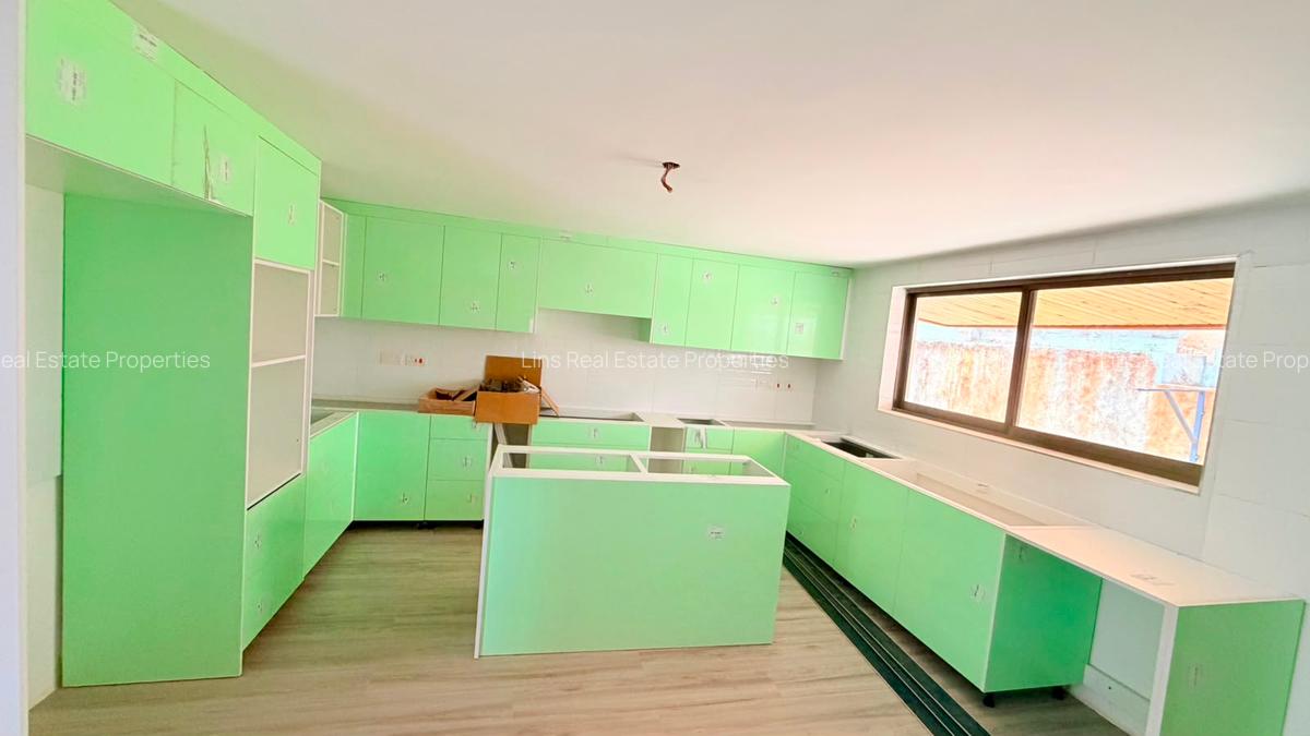 4 Bed Townhouse with En Suite in Nyari - 13