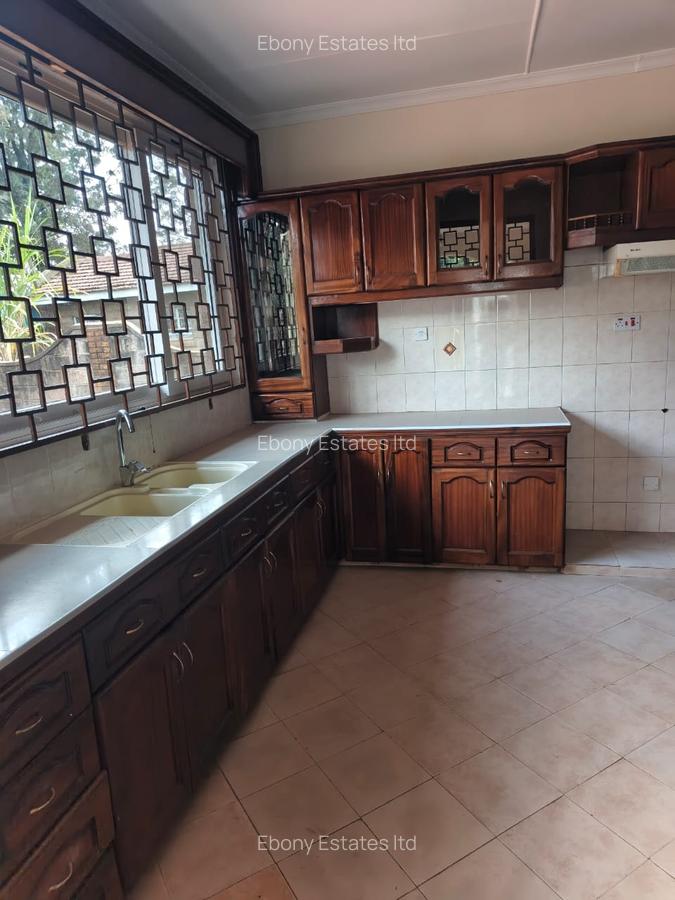 5 Bed Townhouse with En Suite in Lavington - 15