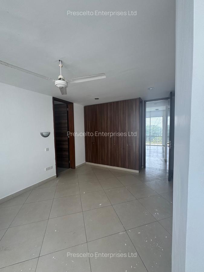 4 Bed Apartment with En Suite at Greenwood Area - 8